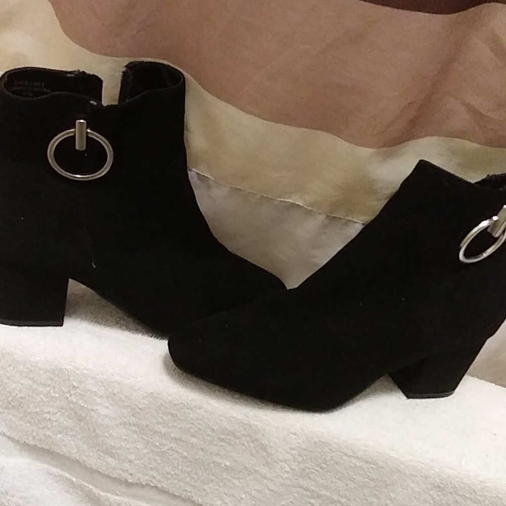 Ankle bootie